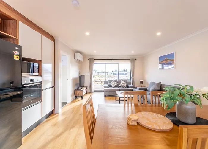 Mirror Lake Apartment